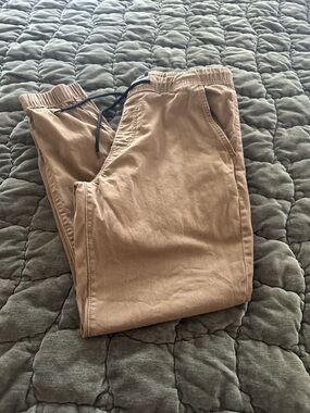 Denizen by Levi’s Tan Chino Joggers in size large